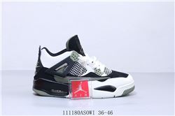 Women Air Jordan IV Retro Sneaker 562